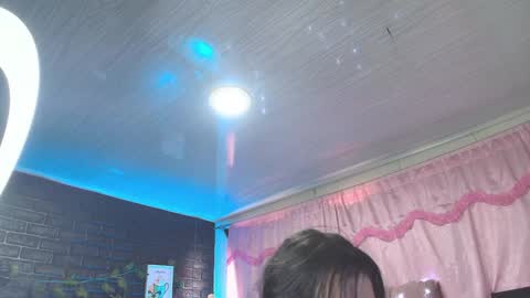 Snapshot of loren_44tits chatting on February 2025 08:59:02 PM Loren online show from February 2025 08:59:02 PM