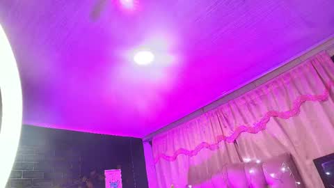 Snapshot of loren_44tits chatting on February 2025 11:43:02 PM Loren online show from February 2025 11:43:02 PM