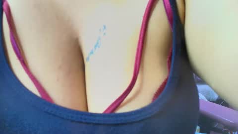 Snapshot of loren_44tits chatting on February 2025 09:43:01 PM Loren online show from February 2025 09:43:01 PM