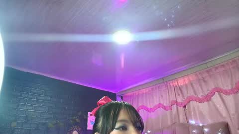 Snapshot of loren_44tits chatting on February 2025 09:52:02 PM Loren online show from February 2025 09:52:02 PM