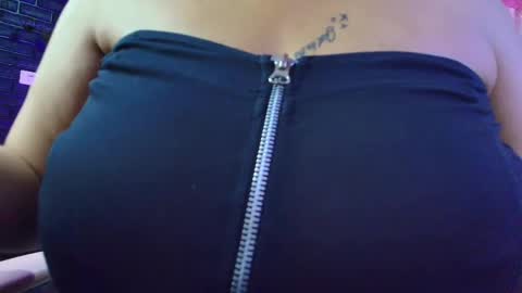 Snapshot of loren_44tits chatting on March 2025 08:42:02 PM Loren online show from March 2025 08:42:02 PM