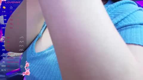 Snapshot of loren_44tits chatting on September 2025 09:14:01 PM Loren online show from September 2025 09:14:01 PM