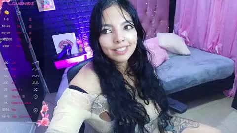 Snapshot of loren_44tits chatting on September 2025 02:57:01 AM Loren online show from September 2025 02:57:01 AM