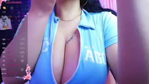 Snapshot of loren_44tits chatting on October 2025 07:54:01 PM Loren online show from October 2025 07:54:01 PM