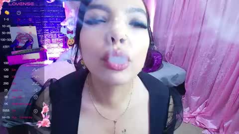 Snapshot of loren_44tits chatting on October 2025 09:39:01 PM Loren online show from October 2025 09:39:01 PM