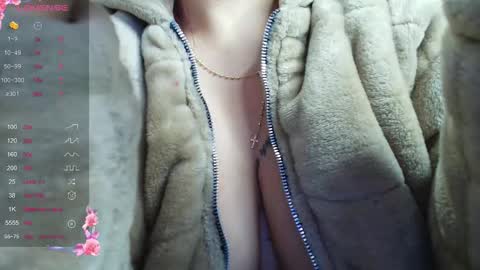 Snapshot of loren_44tits chatting on October 2025 01:17:02 AM Loren online show from October 2025 01:17:02 AM