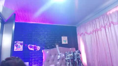 Snapshot of loren_44tits chatting on October 2025 08:54:02 PM Loren online show from October 2025 08:54:02 PM