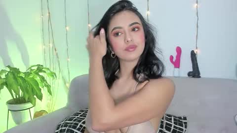 Snapshot of lorens_martin chatting on February 2026 01:01:02 AM L O R E N online show from February 2026 01:01:02 AM