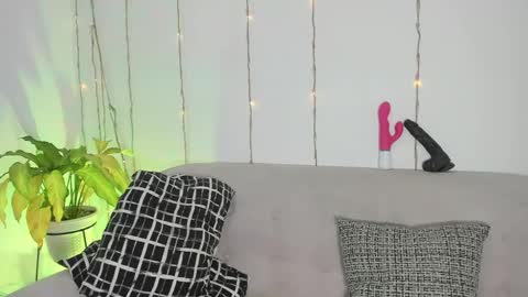 L O R E N online show from May 2026 07:21:01 PM