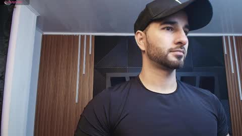 Snapshot of lorenzo_walker_ chatting on April 2026 11:15:02 AM L O R E N Z O Thumbs Up help online show from April 2026 11:15:02 AM
