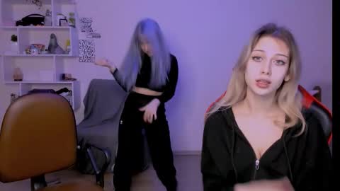 Lori online show from October 2025 08:38:02 PM