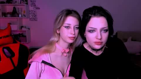 Lori online show from November 2025 09:03:01 PM