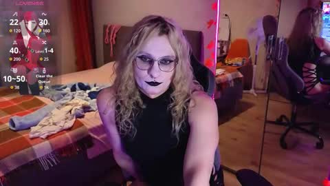 Lori -----------------------------------    online show from October 2025 03:01:02 PM