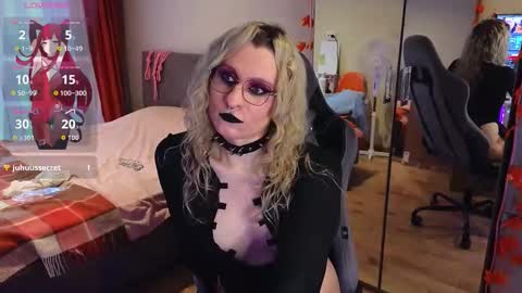 Lori -----------------------------------    online show from October 2025 01:44:02 PM