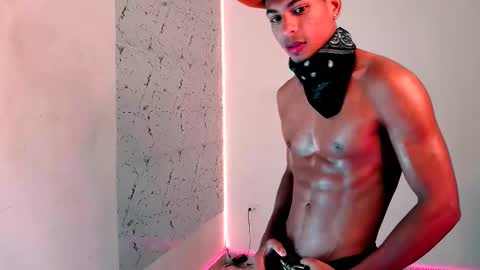 Lorian Vikel  online show from September 2025 10:02:01 PM