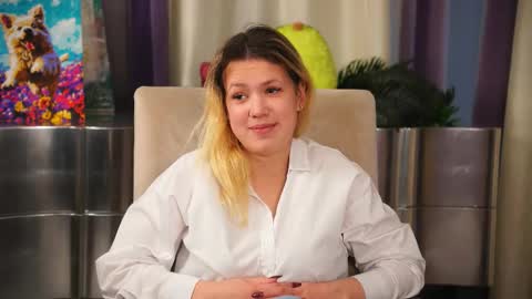 Snapshot of loriblackwood chatting on December 2025 11:28:01 AM Hello guys Im Maya and this my first month here online show from December 2025 11:28:01 AM