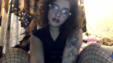 Snapshot of lotusflwr1 chatting on October 2025 04:10:01 AM lotus online show from October 2025 04:10:01 AM