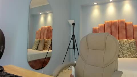  Lou Rosse  online show from May 2026 08:06:02 PM