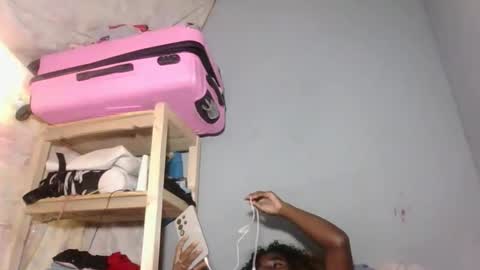 Snapshot of louane98 chatting on February 2026 07:06:01 PM louane98 online show from February 2026 07:06:01 PM