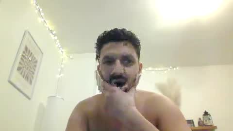 Snapshot of louie_dog chatting on February 2025 07:59:02 PM louie_dog online show from February 2025 07:59:02 PM