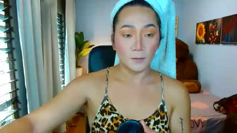 Snapshot of louie_sexy chatting on July 2026 06:47:02 AM Cathy online show from July 2026 06:47:02 AM
