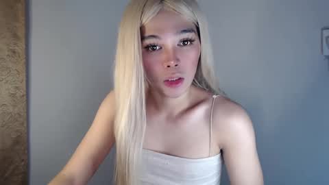 louilalicious online show from March 2025 06:44:01 AM