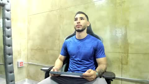 Louis online show from March 2025 07:11:02 PM