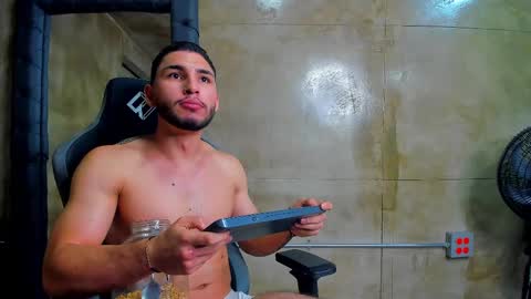 Louis online show from March 2025 01:58:02 AM