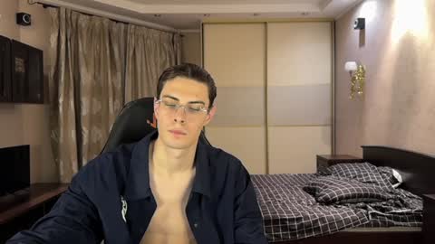 Snapshot of louis_preston chatting on January 2025 02:19:01 AM Mark online show from January 2025 02:19:01 AM