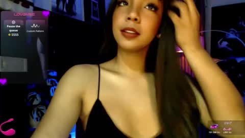 Snapshot of louisassy chatting on October 2025 02:02:05 AM Louisa online show from October 2025 02:02:05 AM