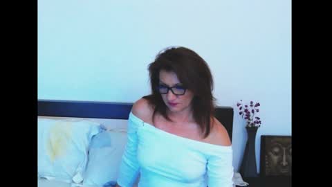 louisebella online show from May 2026 11:11:01 PM