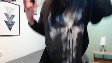 Snapshot of lourdes_metal chatting on April 2026 09:26:02 PM Lou online show from April 2026 09:26:02 PM