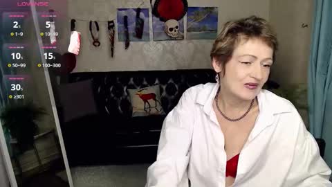 lova_lover online show from November 2025 05:04:02 PM