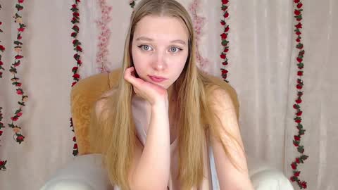 Snapshot of love_bella_ chatting on December 2024 09:51:01 AM love bella online show from December 2024 09:51:01 AM