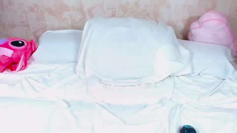 Snapshot of love_bella_ chatting on February 2025 12:06:02 PM love bella online show from February 2025 12:06:02 PM