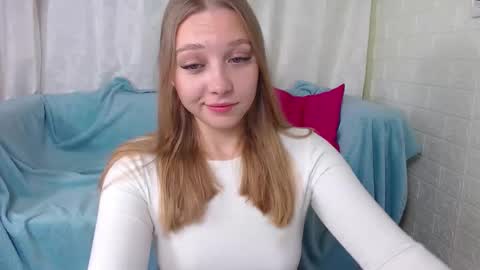 Snapshot of love_bella_ chatting on September 2025 12:25:02 AM love bella online show from September 2025 12:25:02 AM