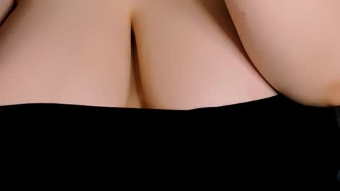 Snapshot of love_insidee chatting on February 2026 08:24:07 AM Sailor online show from February 2026 08:24:07 AM