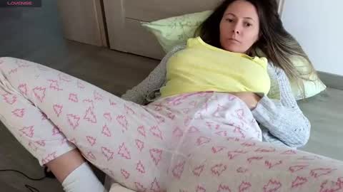 Snapshot of love_jessy_love chatting on December 2024 12:16:02 PM jessmy pleasure is in your hands s online show from December 2024 12:16:02 PM