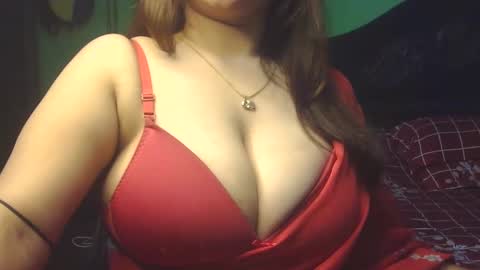 Snapshot of love_luna_angel chatting on December 2024 09:30:01 PM Luna online show from December 2024 09:30:01 PM