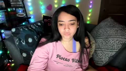 Snapshot of love_raquel_xo chatting on February 2025 01:47:02 AM Raquel Love online show from February 2025 01:47:02 AM