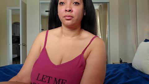 Snapshot of love_raquel_xo chatting on September 2025 04:41:02 PM Raquel Love online show from September 2025 04:41:02 PM