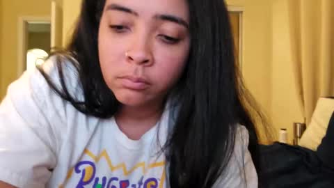 Snapshot of love_raquel_xo chatting on October 2025 02:19:01 AM Raquel Love online show from October 2025 02:19:01 AM