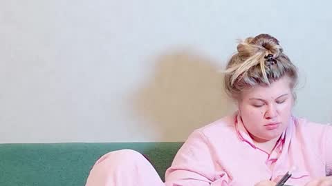 Snapshot of love_wiggy18 chatting on December 2024 01:06:01 PM Ally online show from December 2024 01:06:01 PM