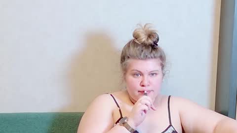 Snapshot of love_wiggy18 chatting on December 2024 03:52:01 PM Ally online show from December 2024 03:52:01 PM