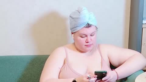 Snapshot of love_wiggy18 chatting on January 2025 12:09:01 PM Ally online show from January 2025 12:09:01 PM