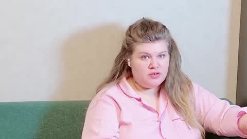 Snapshot of love_wiggy18 chatting on January 2025 12:35:01 PM Ally online show from January 2025 12:35:01 PM