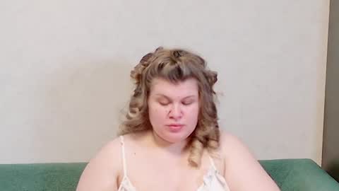 Snapshot of love_wiggy18 chatting on February 2025 12:48:02 PM Ally online show from February 2025 12:48:02 PM