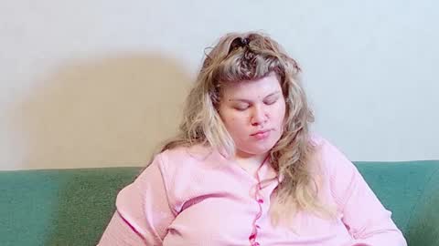 Snapshot of love_wiggy18 chatting on February 2025 01:05:01 PM Ally online show from February 2025 01:05:01 PM