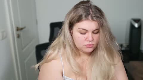 Snapshot of love_wiggy18 chatting on October 2025 05:16:02 AM Ally online show from October 2025 05:16:02 AM