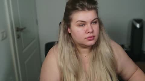 Snapshot of love_wiggy18 chatting on October 2025 03:37:01 AM Ally online show from October 2025 03:37:01 AM